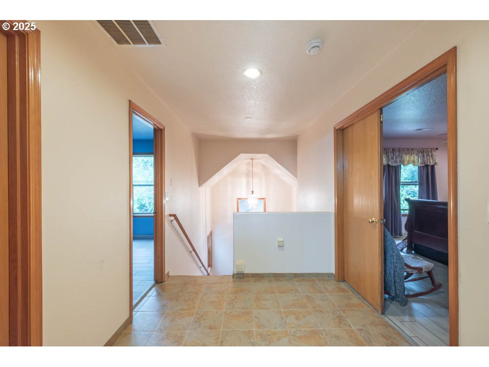 609 Van Buren Street Oregon City, OR 97045 - Photo 21 of 34