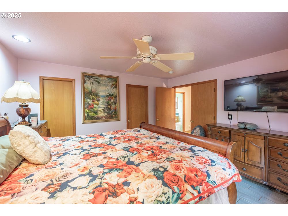 609 Van Buren Street Oregon City, OR 97045 - Photo 27 of 34 a bedroom with a bed and a flat screen tv