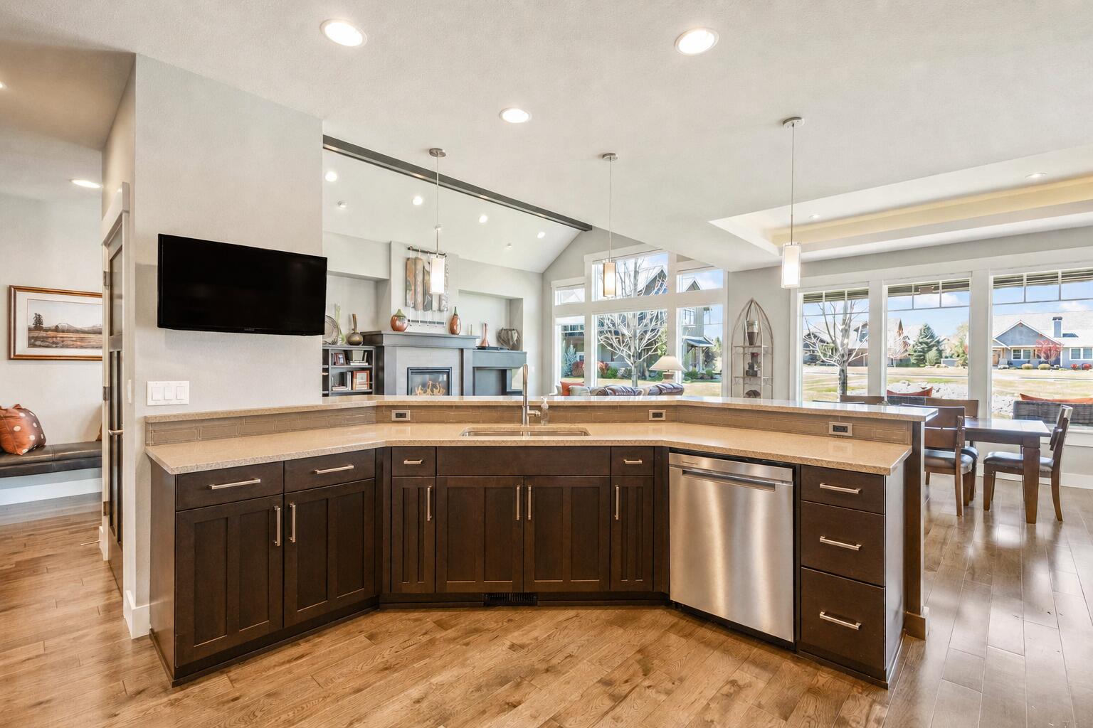 679 South Birch Street Sisters, OR 97759 - Photo 10 of 41 10