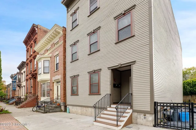 $1,750 | 364 Madison Avenue, Unit 3, Albany, NY 12210