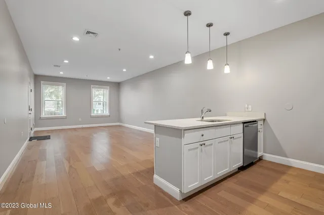 $1,750 | 364 Madison Avenue, Unit 3, Albany, NY 12210