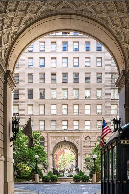 390 West End Avenue, Unit 2A Manhattan, NY 10024 - Photo 13 of 27 a view of building with balcony