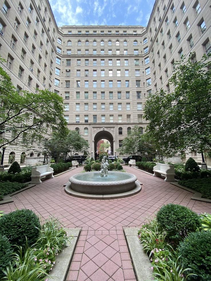 390 West End Avenue, Unit 2A Manhattan, NY 10024 - Photo 14 of 27 a front view of a building with garden