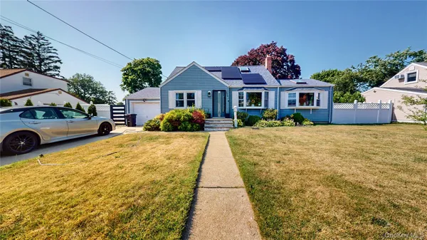 $689,000 | 510 11th Street, West Babylon, NY 11704