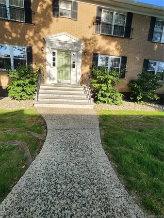 $349,000 | 10 Somerset Drive, Unit 26K, Suffern, NY 10901
