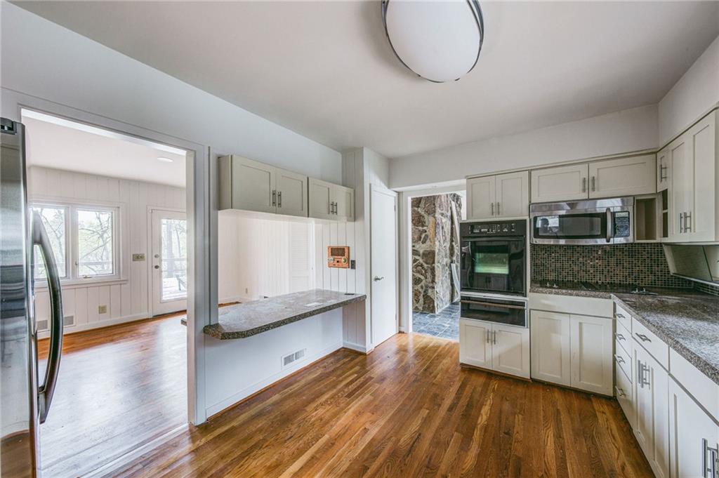 378 Hillside Drive Northwest Atlanta, GA 30342 - Photo 5 of 16