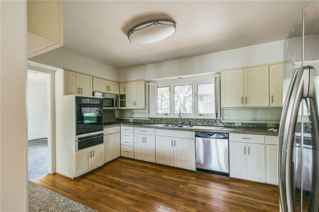 378 Hillside Drive Northwest Atlanta, GA 30342 - Photo 6 of 16