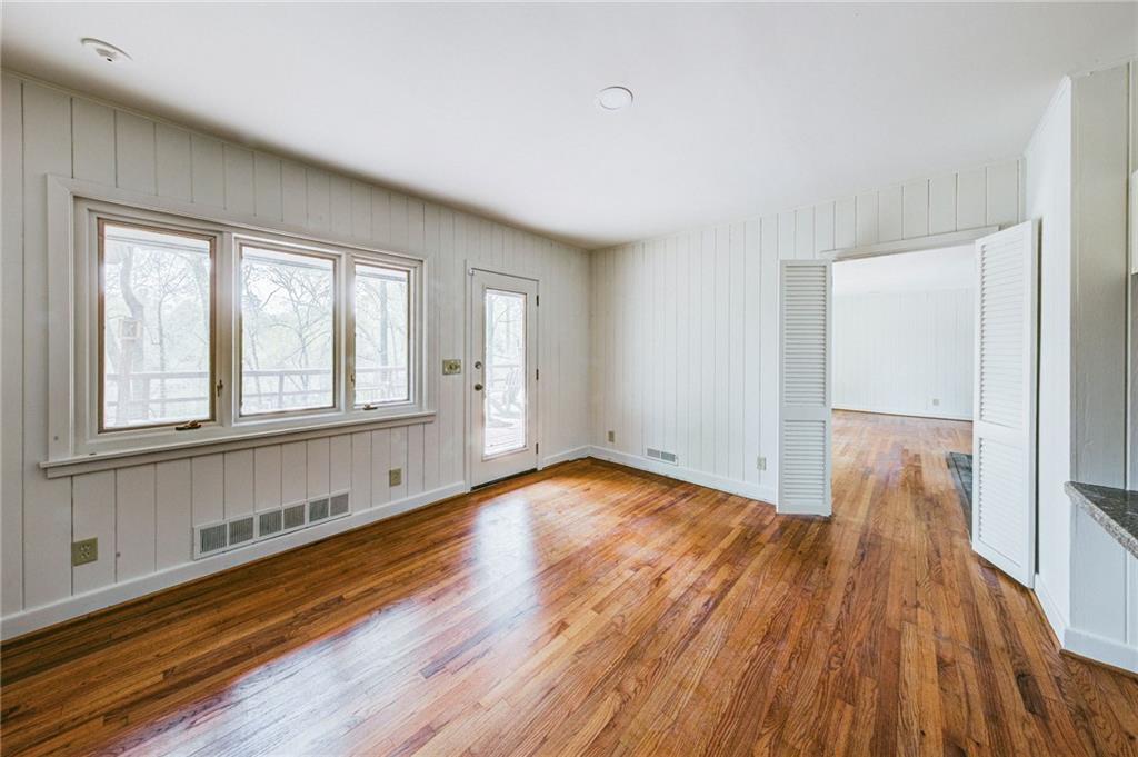 378 Hillside Drive Northwest Atlanta, GA 30342 - Photo 7 of 16