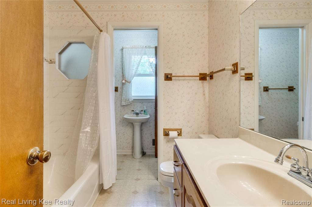 2361 Oklahoma Avenue Rochester Hills, MI 48309 - Photo 24 of 45