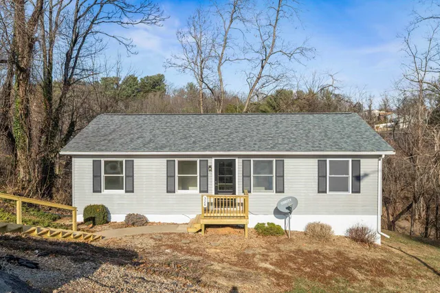 $275,000 | 328 Monument Drive, Staunton, VA 24401