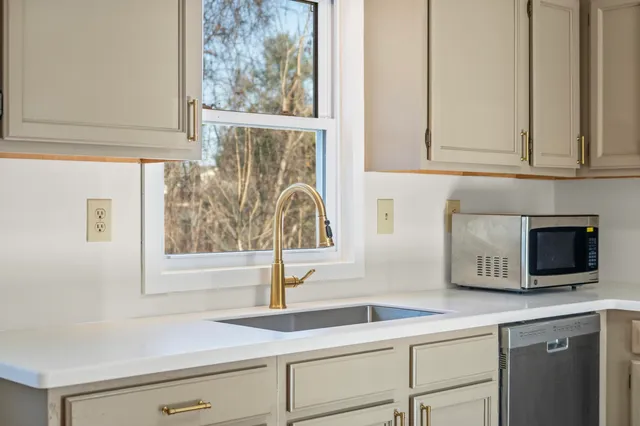 $275,000 | 328 Monument Drive, Staunton, VA 24401