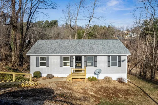 $275,000 | 328 Monument Drive, Staunton, VA 24401