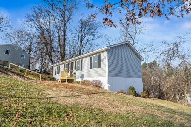 $275,000 | 328 Monument Drive, Staunton, VA 24401