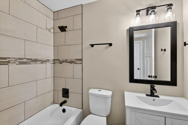 $314,900 | 325 East Battle Creek Street, Galesburg, MI 49053