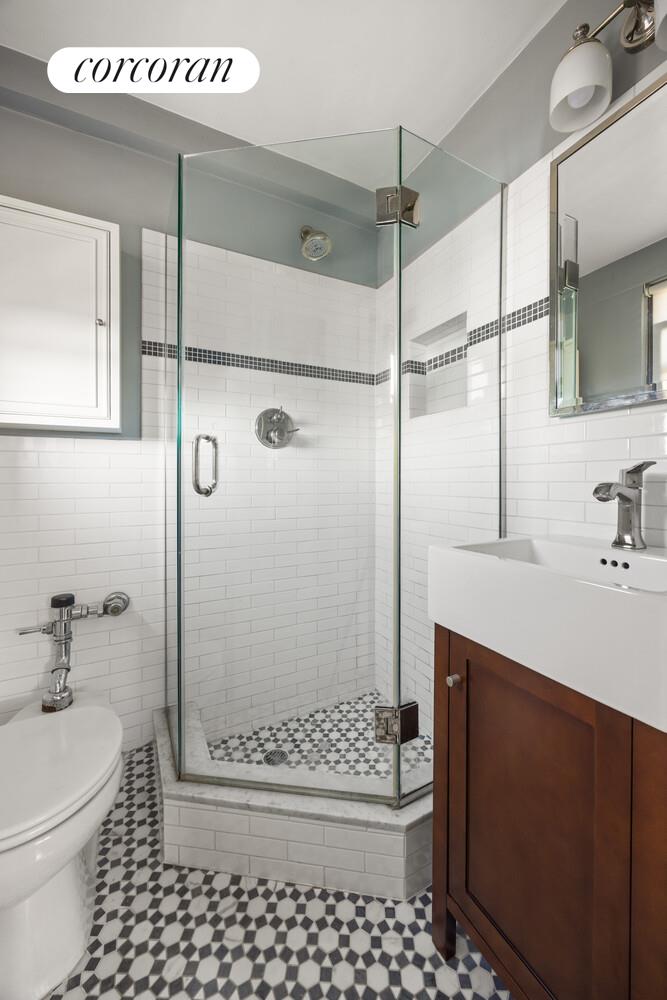 303 Beverley Road, Unit 5H Brooklyn, NY 11218 - Photo 5 of 9