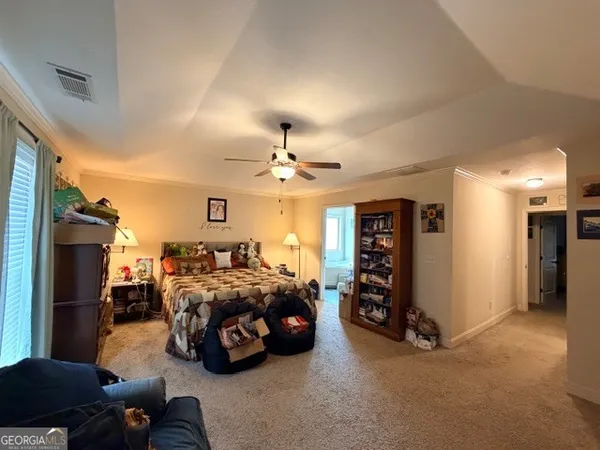 a view of a livingroom with furniture and a ceiling fan