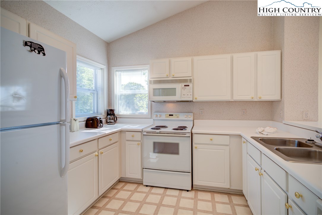 510 Elderberry Ridge Road, Unit G201 Beech Mountain, NC 28604 - Photo 8 of 29 Gallery Image 8