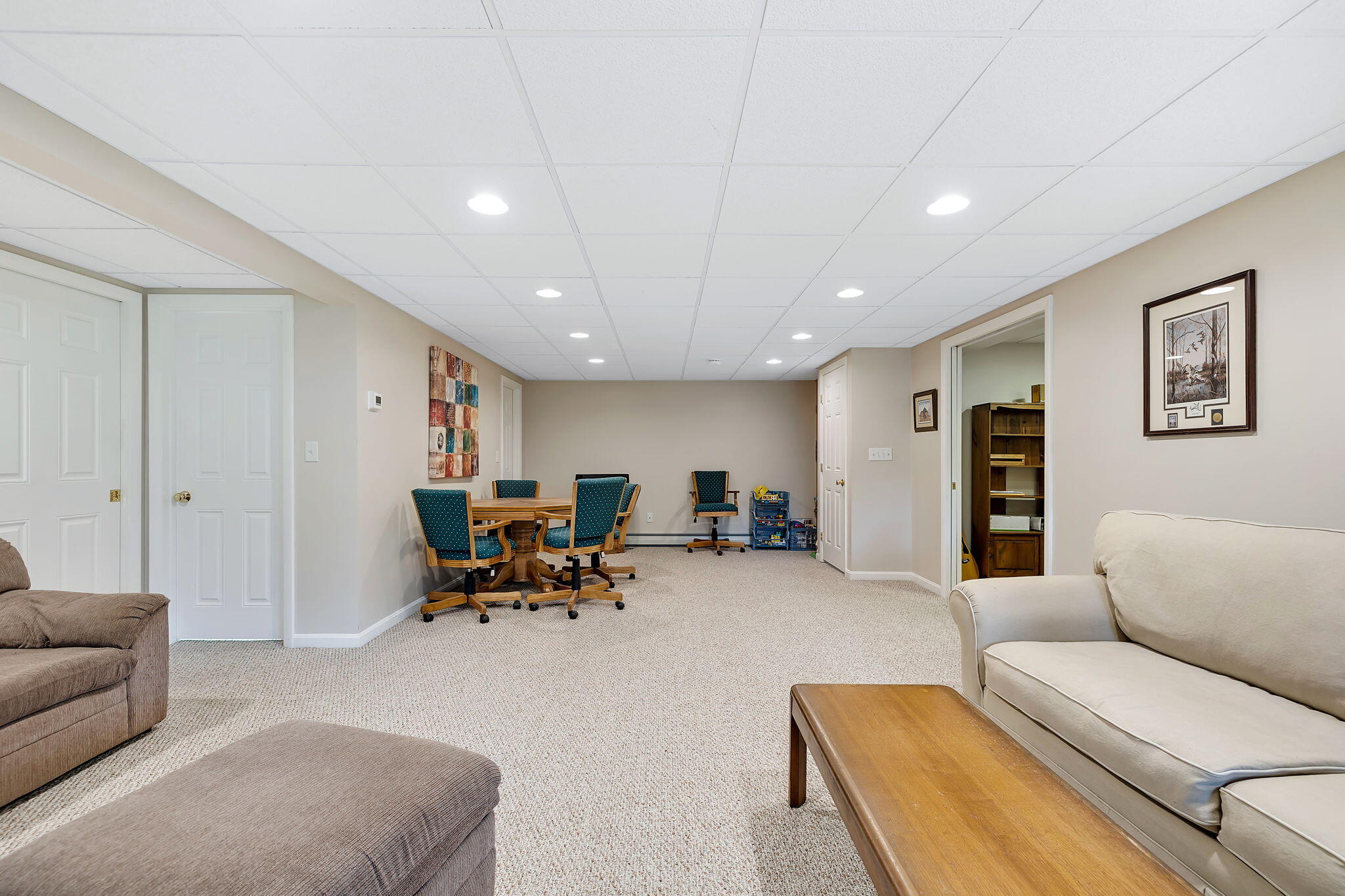 5 Vista Circle Centerville, MA 02632 - Photo 28 of 43 a living room with furniture