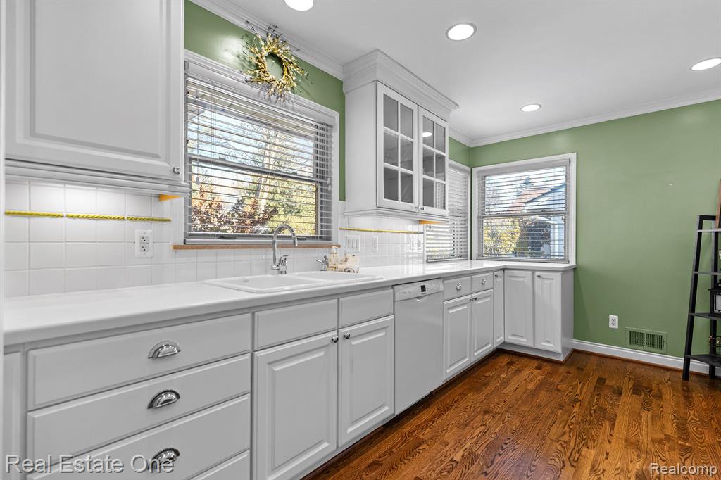 17320 Beverly Road Beverly Hills, MI 48025 - Photo 8 of 23
