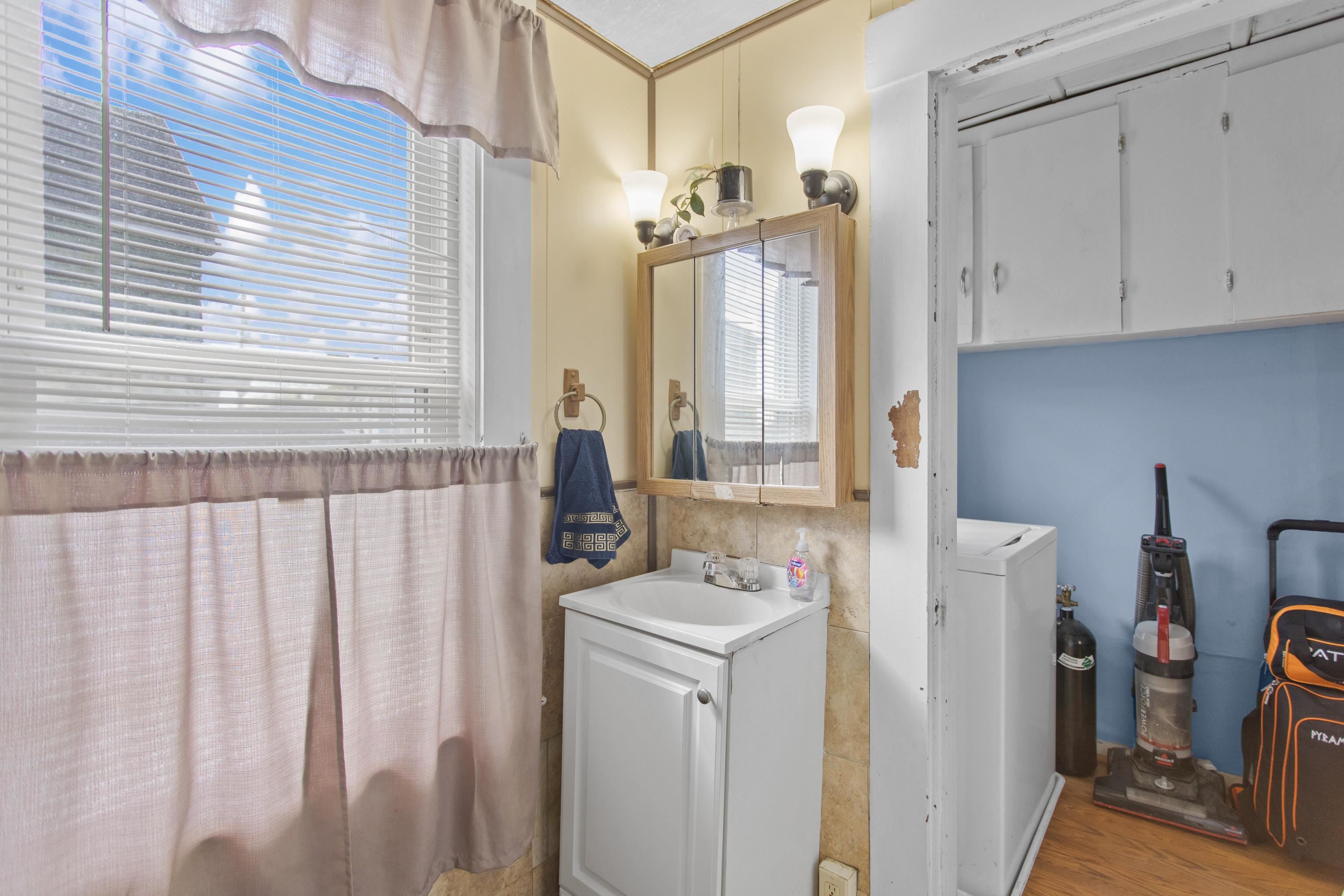 140 Douglas Street Manchester, NH 03102 - Photo 32 of 35