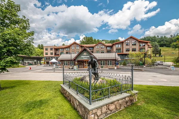 $1,125,000 | 239 Skimobile Road, Unit 304, Conway, NH 03860