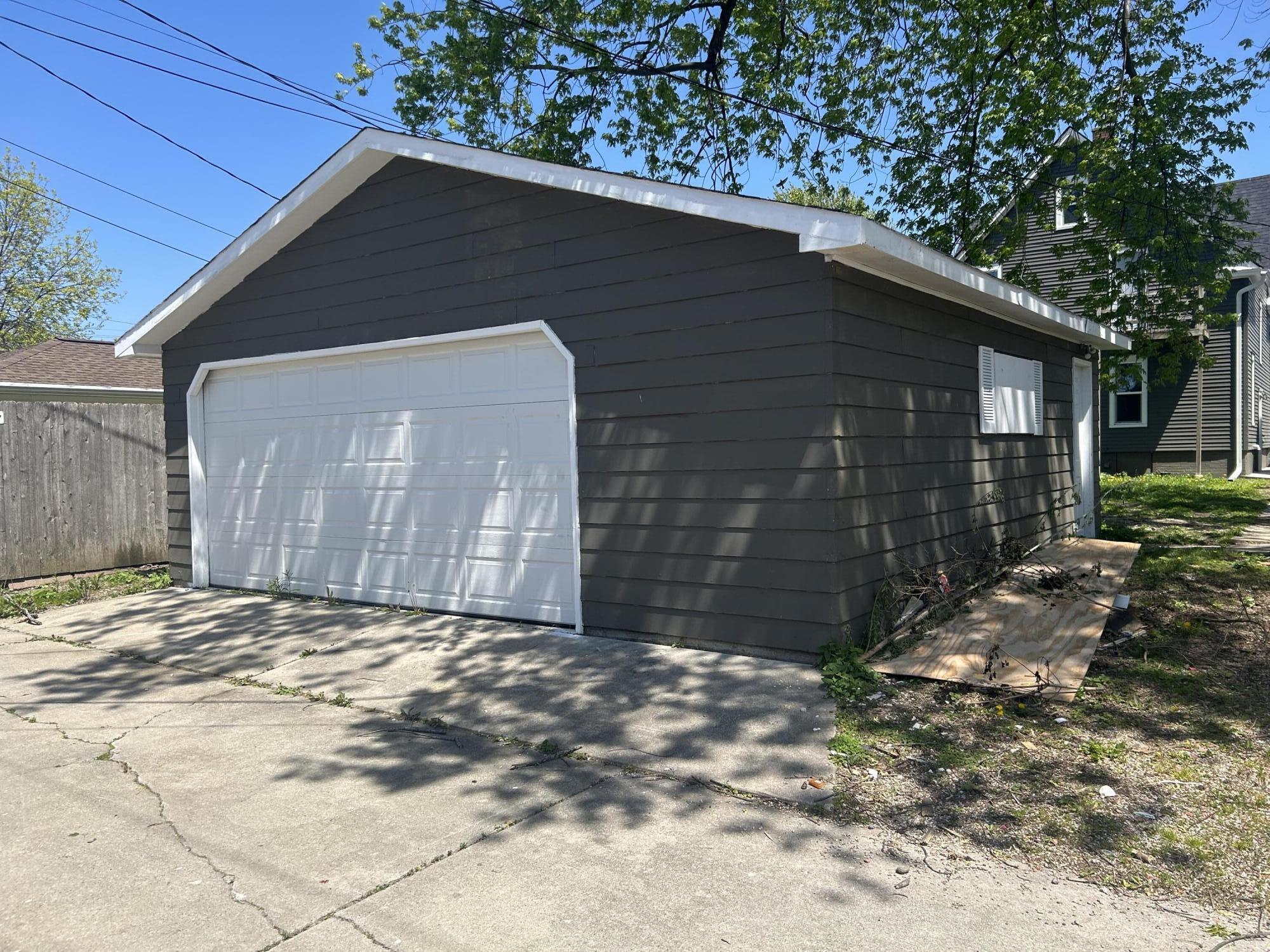 1428 Hayes Avenue Racine, WI 53405 - Photo 10 of 12 Garage