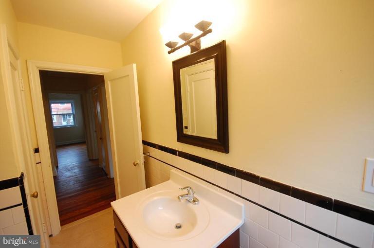 1648 Pentwood Road Baltimore, MD 21239 - Photo 12 of 21 Bath #3