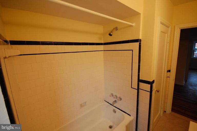 1648 Pentwood Road Baltimore, MD 21239 - Photo 13 of 21 Bath #4