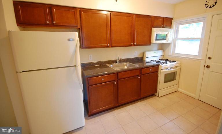 1648 Pentwood Road Baltimore, MD 21239 - Photo 3 of 21 Kitchen