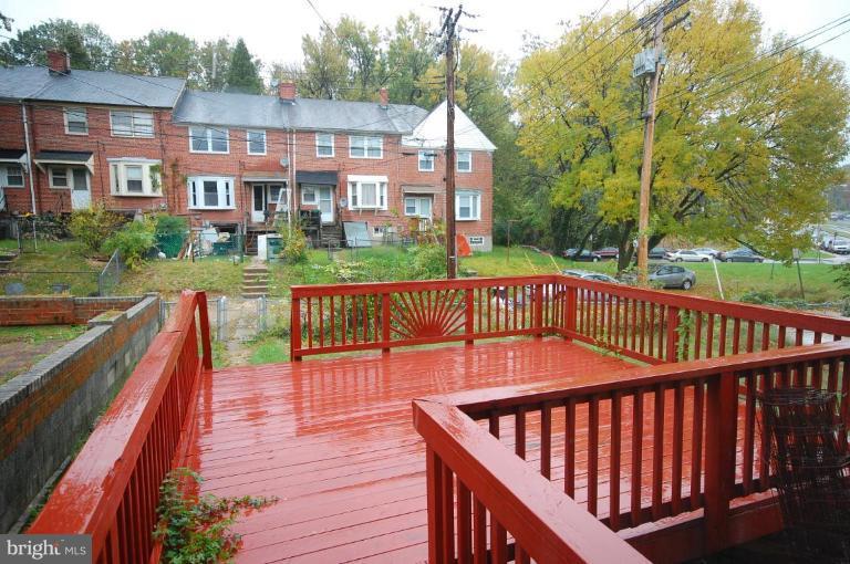 1648 Pentwood Road Baltimore, MD 21239 - Photo 4 of 21 Deck