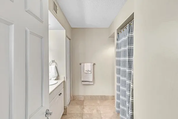 $3,500 | 3606 South Ocean Boulevard, Unit 205, Highland Beach, FL 33487