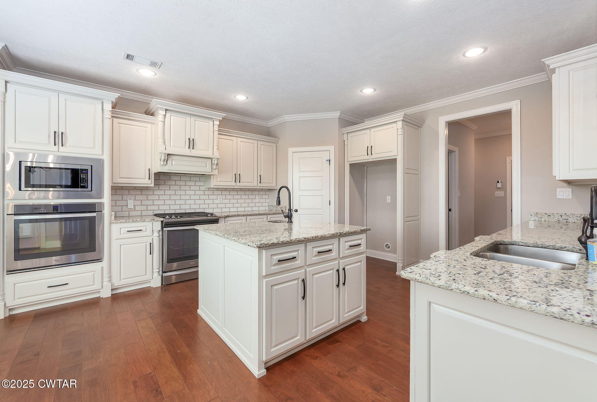 42 Cheddleton Cove Jackson, TN 38305 - Photo 9 of 37 a kitchen with stainless steel appliances granite countertop a stove and a refrigerator