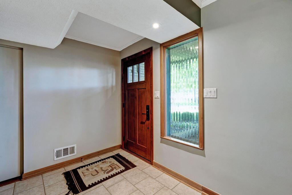 3056 Herrick Road Columbus, OH 43221 - Photo 3 of 48