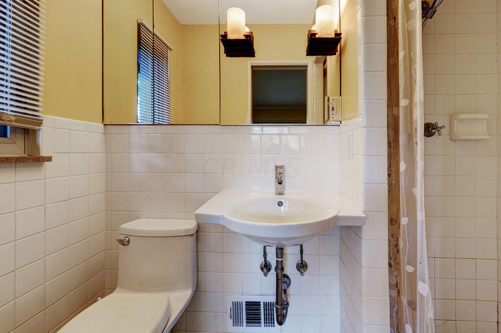 3056 Herrick Road Columbus, OH 43221 - Photo 9 of 48