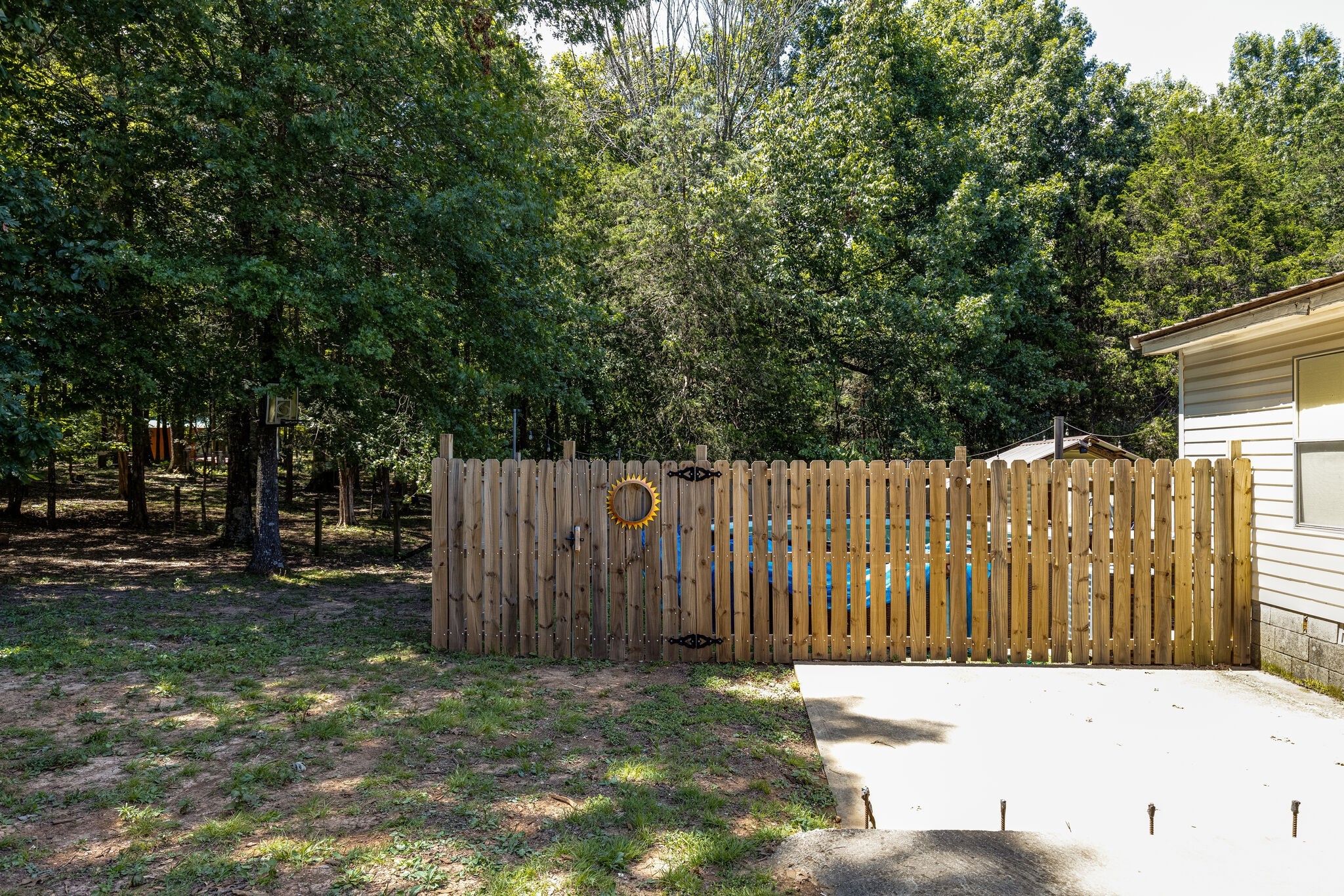 2812 Bolton Road Columbia, TN 38401 - Photo 33 of 47 a view of a backyard with wooden fence