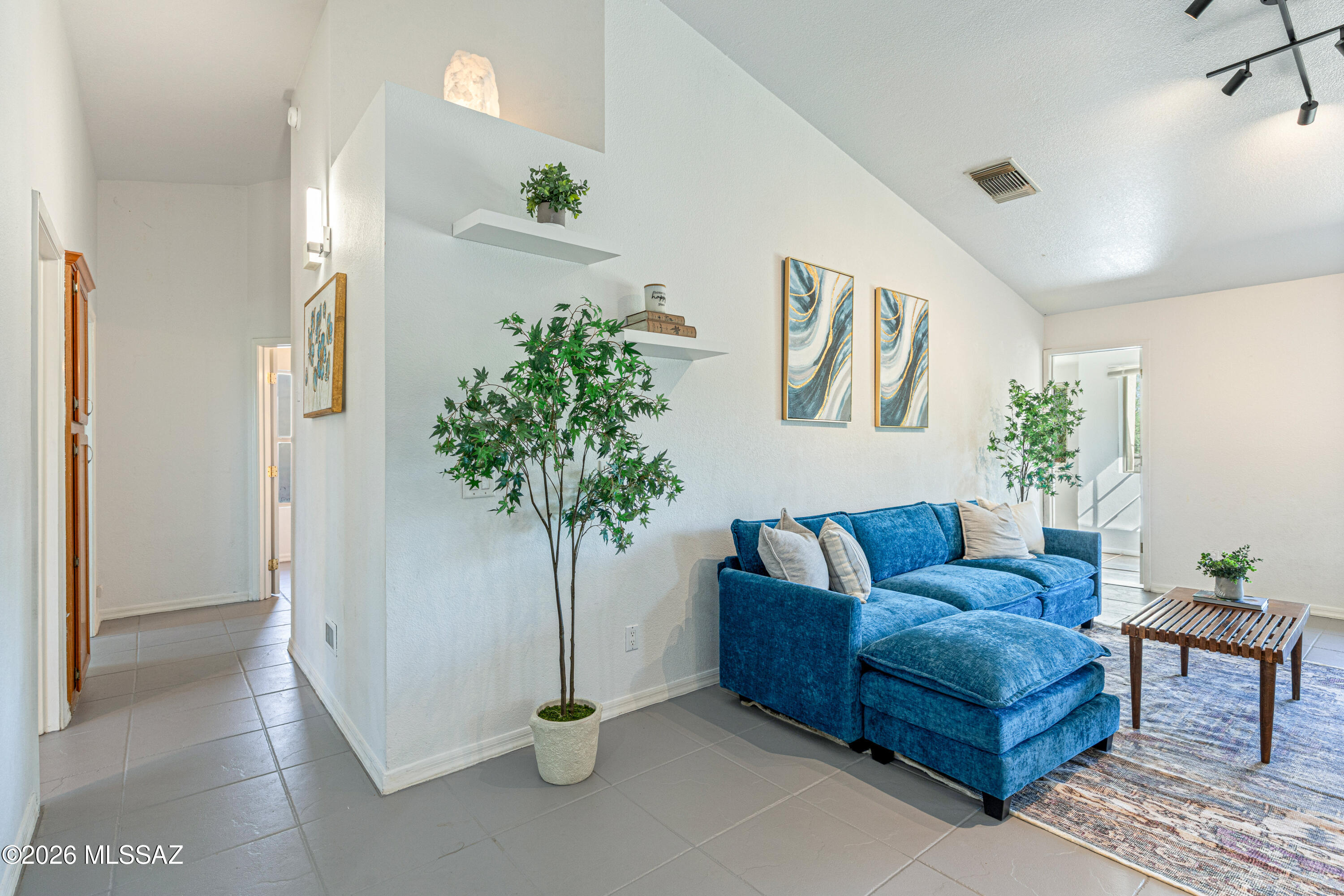 4780 West Hardy Road Tucson, AZ 85742 - Photo 3 of 38 08-Living Area
