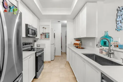 $6,000 | 99 Southeast Mizner Boulevard, Unit 543, Boca Raton, FL 33432