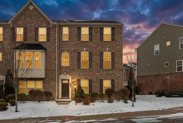 $349,900 | 236 Thornapple Lane, Cranberry Township, PA 16066