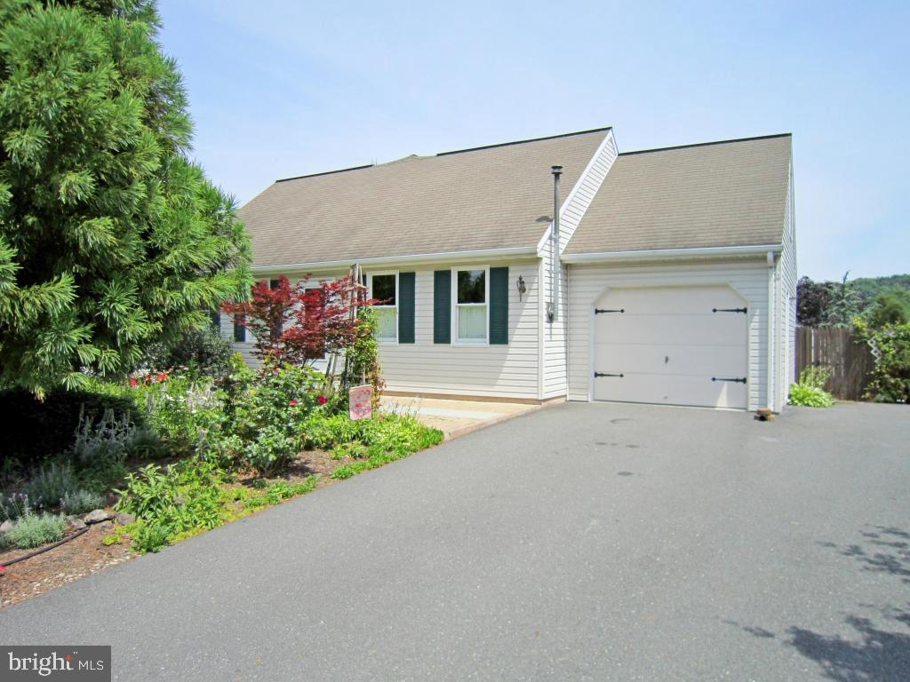 13 Cowpath Denver, PA 17517 - Photo 1 of 24 Gallery Image 1