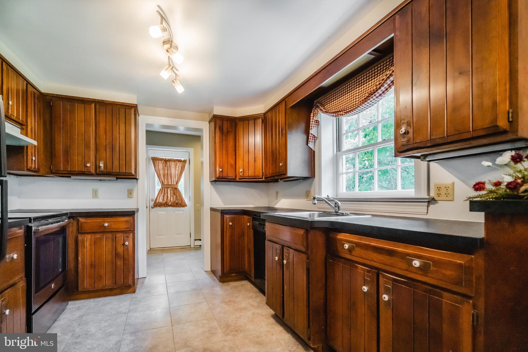 556 Marticville Road Pequea, PA 17565 - Photo 7 of 26 Gallery Image 7
