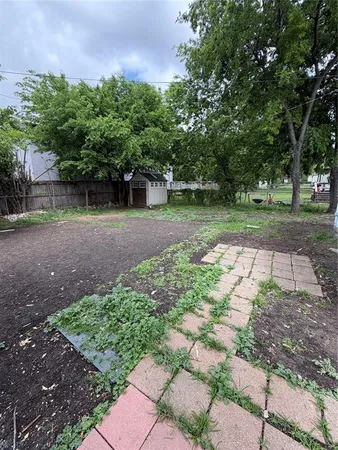 $1,950 | 1227 West Avenue Avenue East, Garland, TX 75040