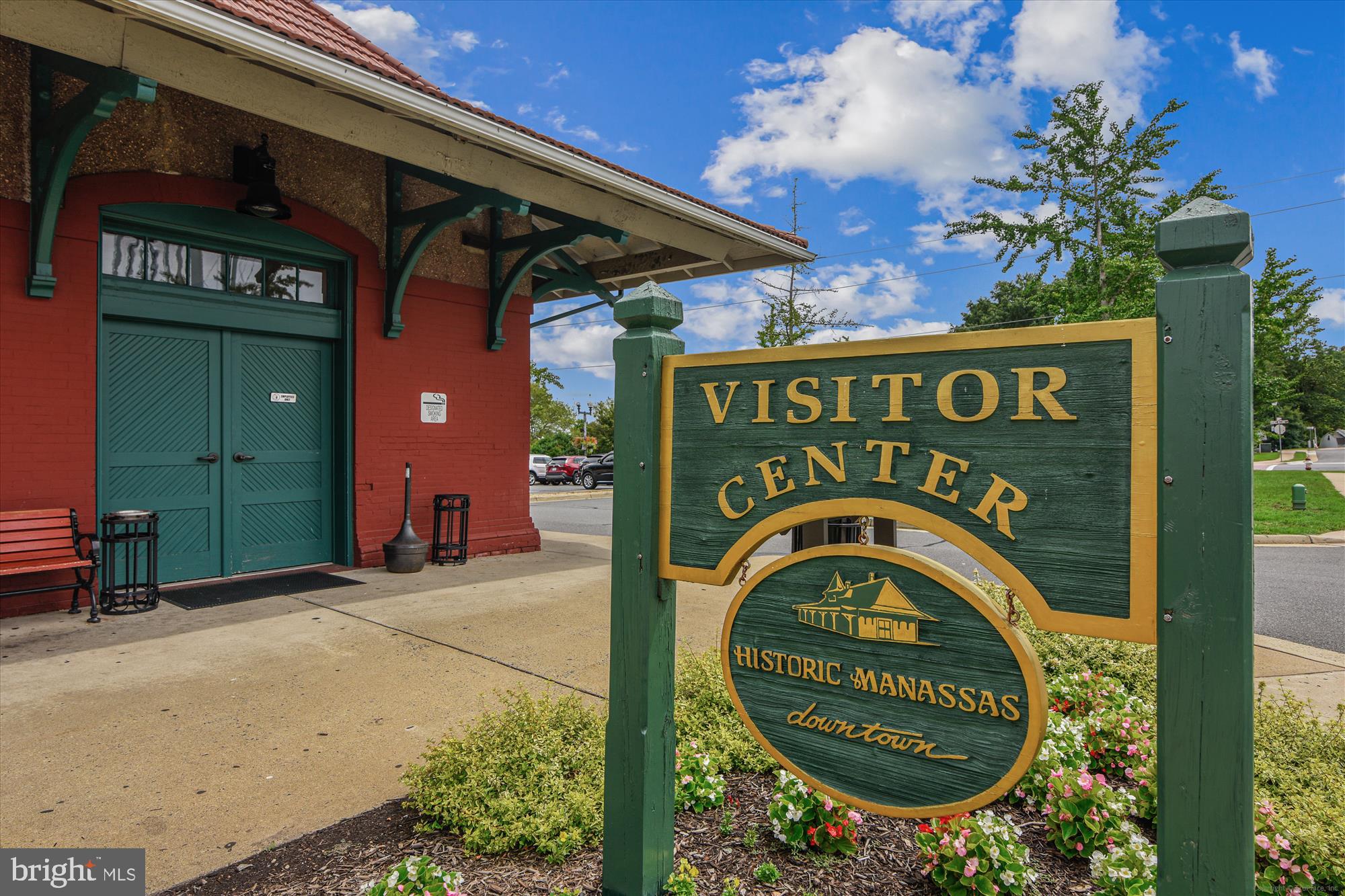8347 Irongate Way Manassas, VA 20109 - Photo 32 of 42 a sign that is on the side of a building