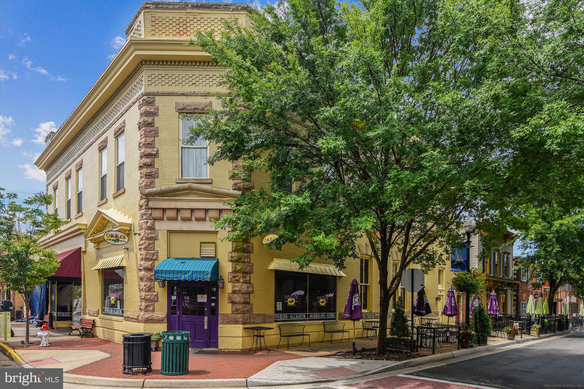 8347 Irongate Way Manassas, VA 20109 - Photo 35 of 42 a front view of a building with street view
