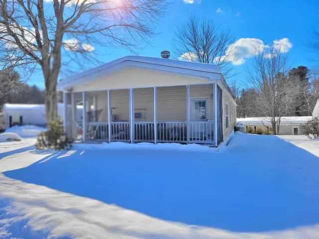 $184,900 | 2 Darlene Lane, Litchfield, NH 03052