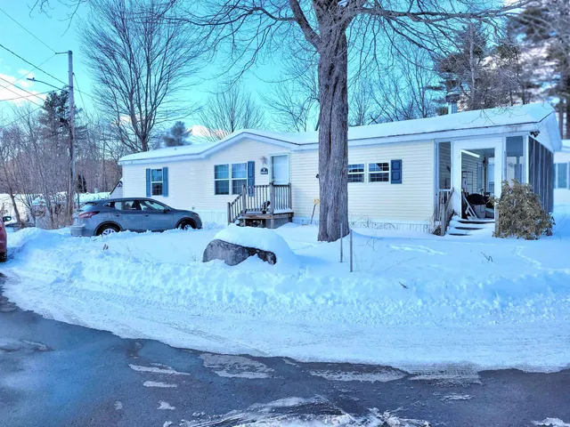 $184,900 | 2 Darlene Lane, Litchfield, NH 03052