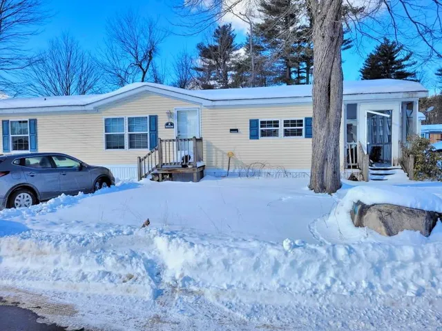 $184,900 | 2 Darlene Lane, Litchfield, NH 03052