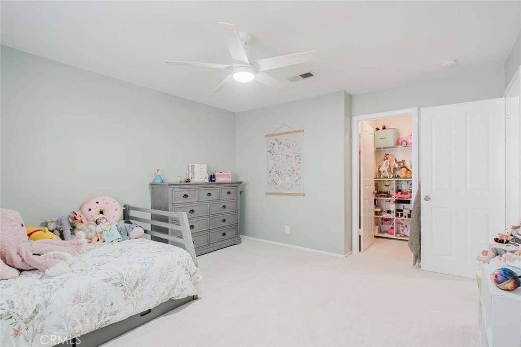 32480 The Old Road Castaic, CA 91384 - Photo 38 of 68 a bedroom with a bed and a closet