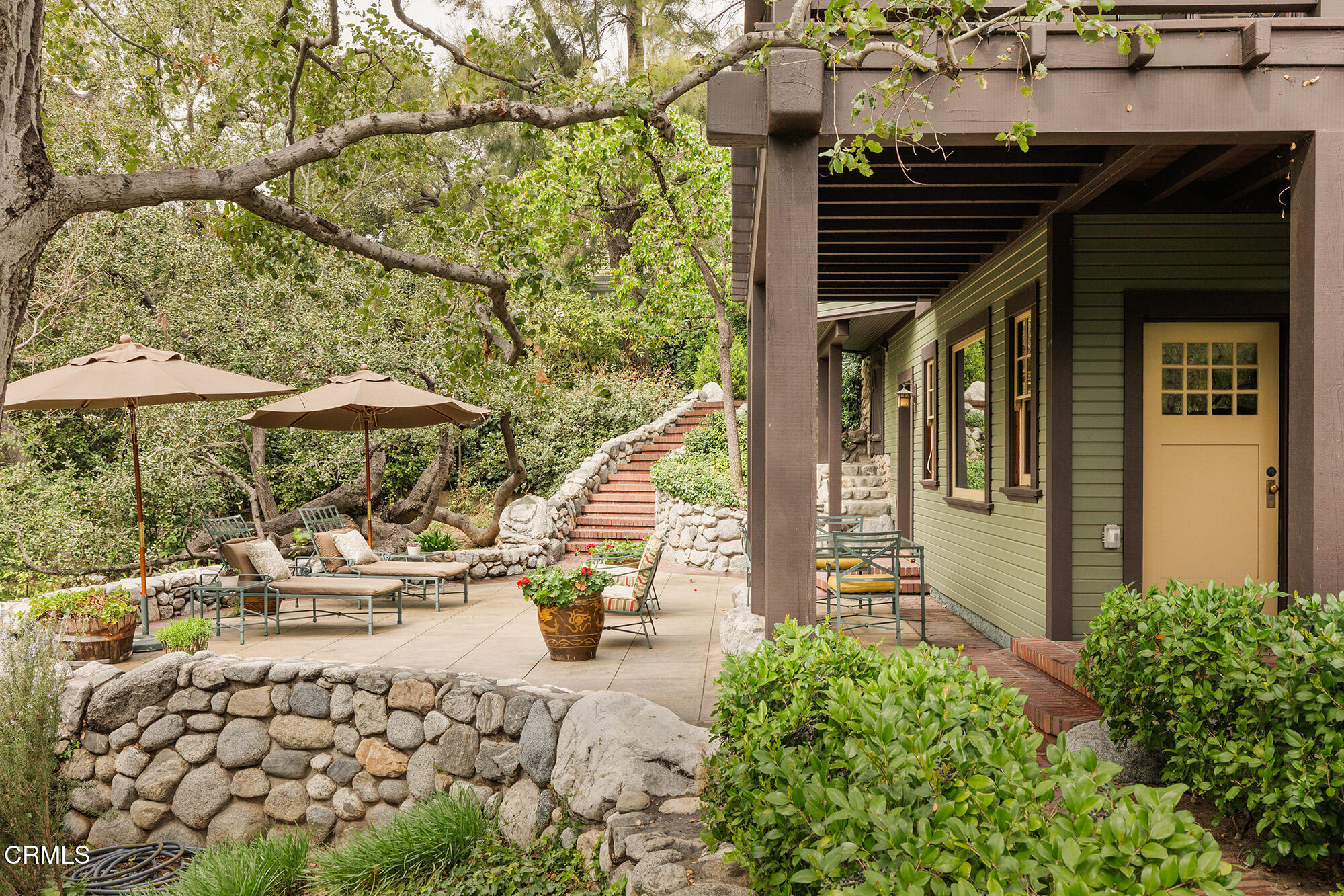 455 La Loma Road Pasadena, CA 91105 - Photo 12 of 21 a backyard of a house with table and chairs