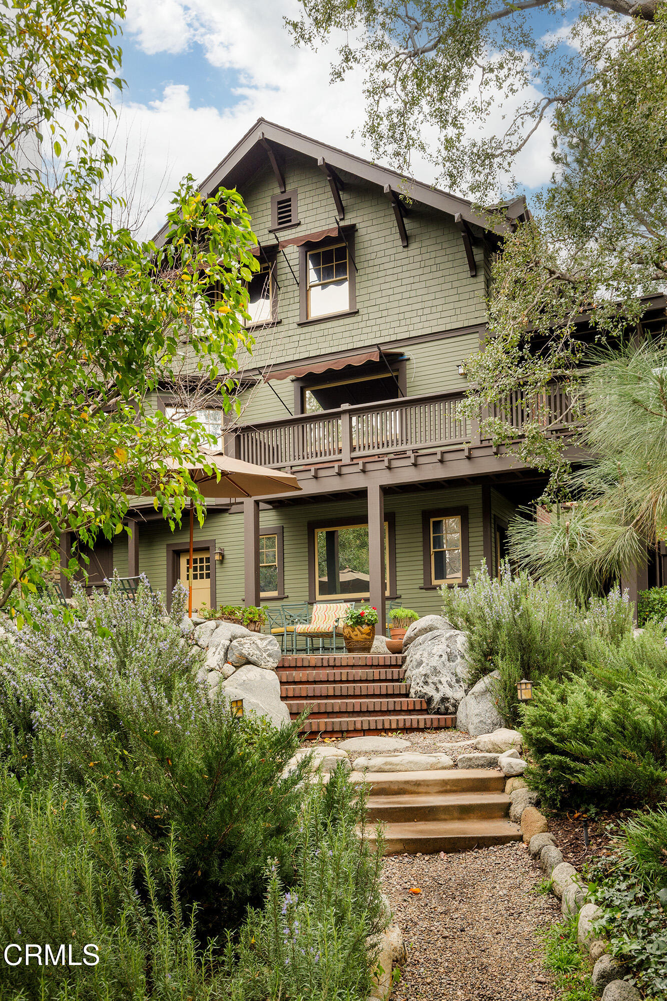 455 La Loma Road Pasadena, CA 91105 - Photo 13 of 21 a front view of a house with garden