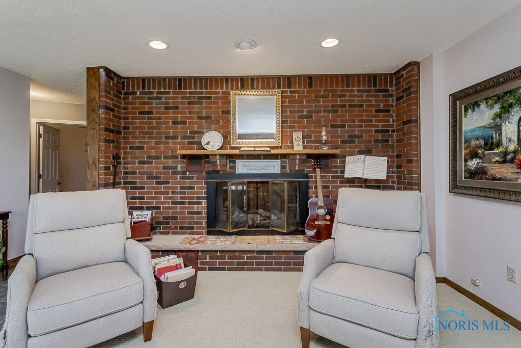 5376 Alexander Road Pemberville, OH 43450 - Photo 18 of 50 Living Room